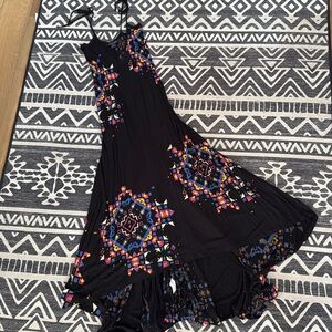 French Connection Elegant Maxi Dress Size 2 with Tie Waist Geometric Aztec